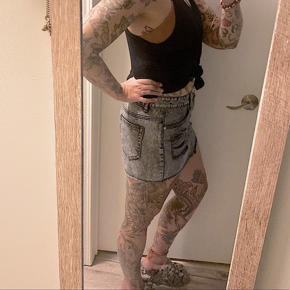 DOLLS KILL โข CURRENT MOOD (NWOT) โข Grey Acid-Washed Denim Mini Skirt โข Medium - Picture 11 of 15